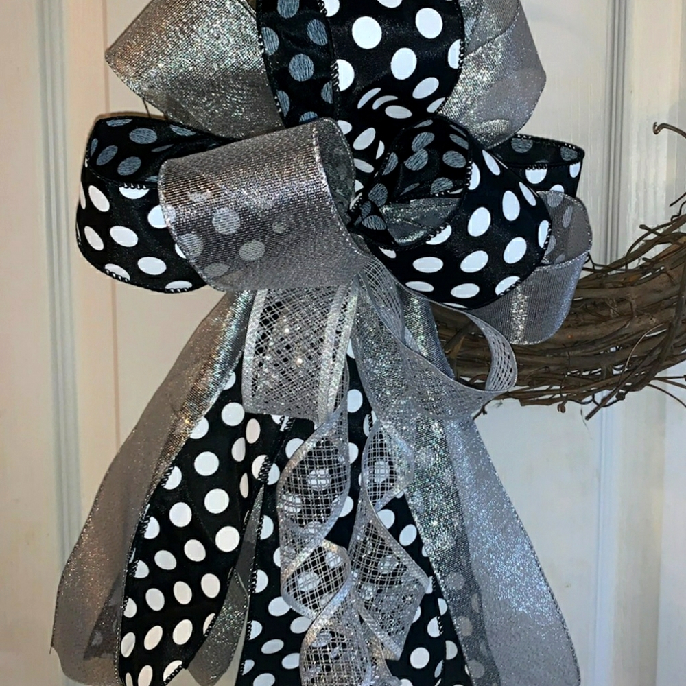 New Year's Holiday Bow
